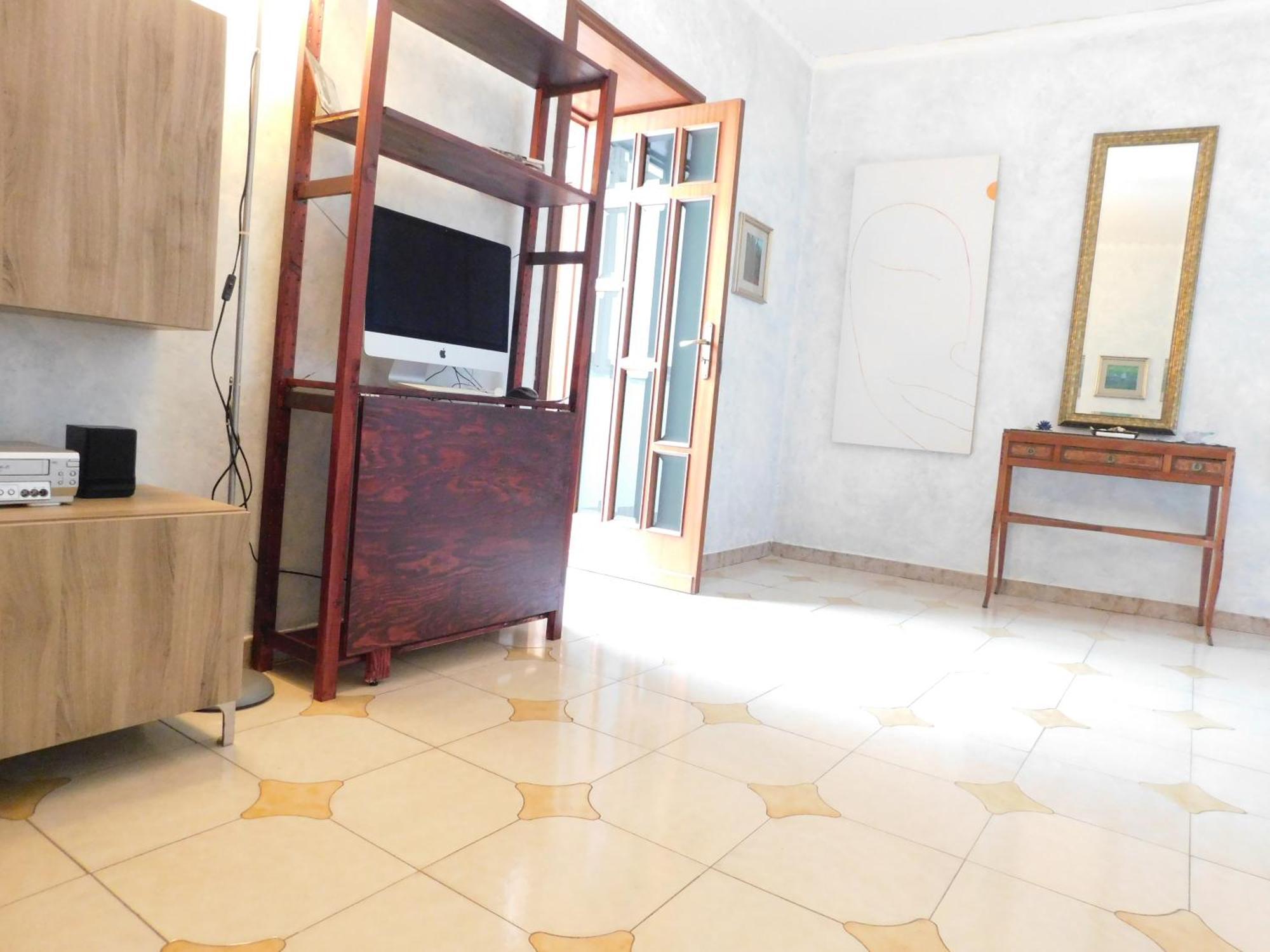 Piacevole Appartamento Chiaia Naples Exterior photo