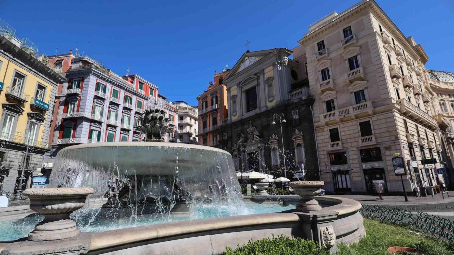 Piacevole Appartamento Chiaia Naples Exterior photo